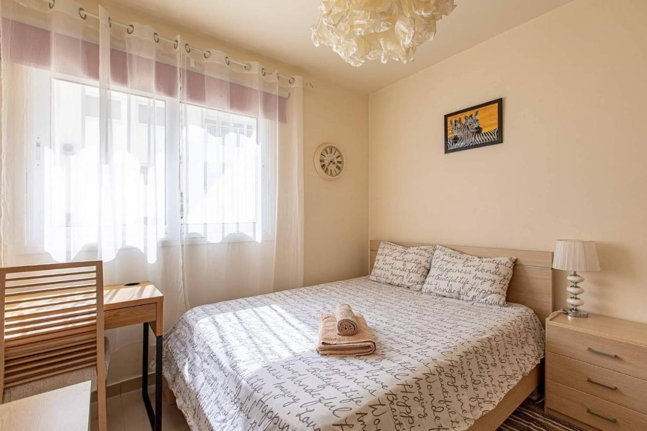 Lovely Bedroom In Shared Apartment Oroklini Екстериор снимка