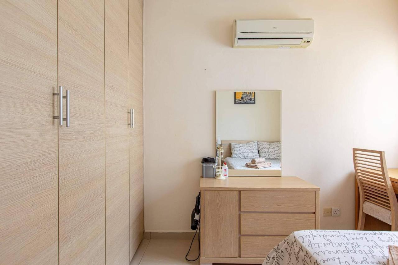 Lovely Bedroom In Shared Apartment Oroklini Екстериор снимка