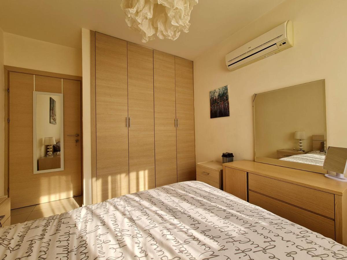 Lovely Bedroom In Shared Apartment Oroklini Екстериор снимка